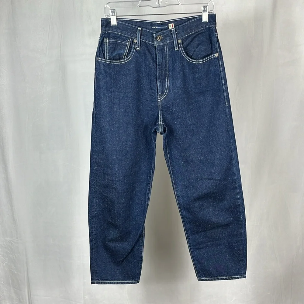Levi’s Barrel Crop High Rise‎ Jeans with Embroidered Back Pockets.